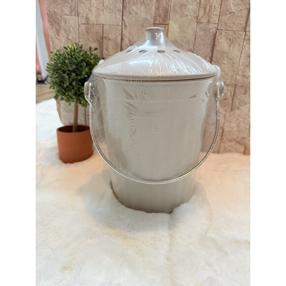 Bamboo Compost Bin for Kitchen - Holds 3.7 Gallon (3.5 L) New - Picture 1 of 5